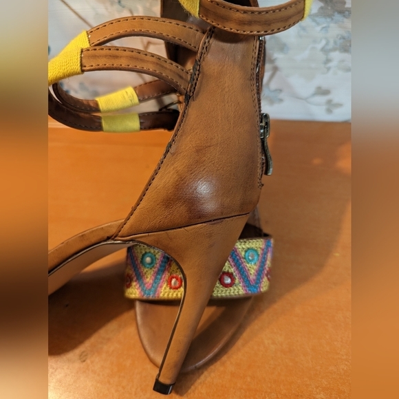 MIA Women's Brown and Yellow Courts - Picture 4 of 7